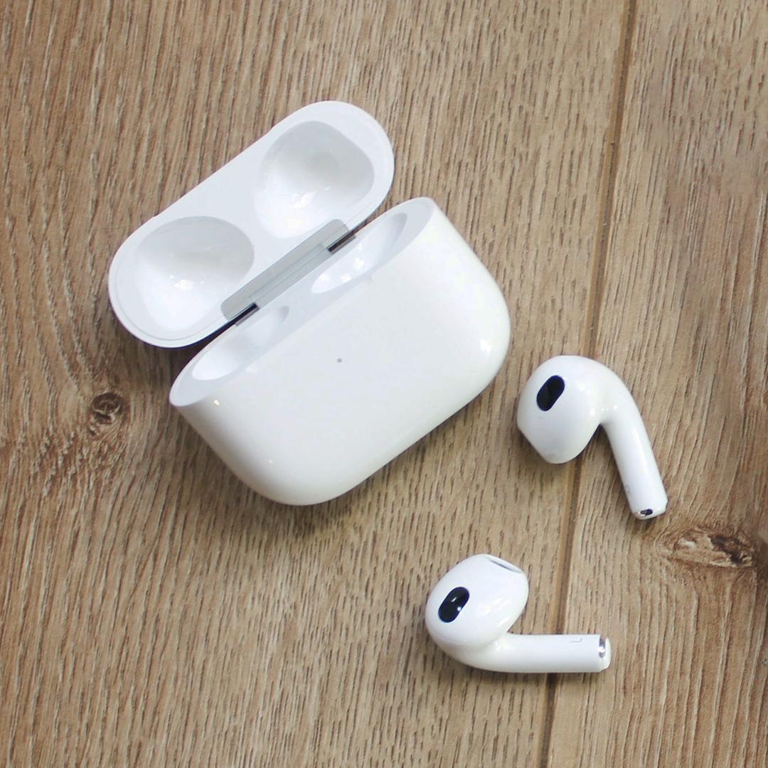 Apple AirPods Magsafe Charging Case (3rd Gen) (mmE73ZA/A)